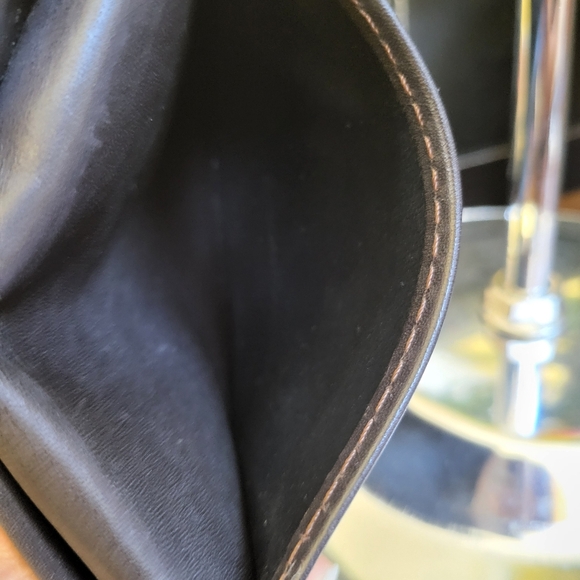 Louis Vuitton Utah Leather Men's Wallet in Dark Brown. - Picture 10 of 16